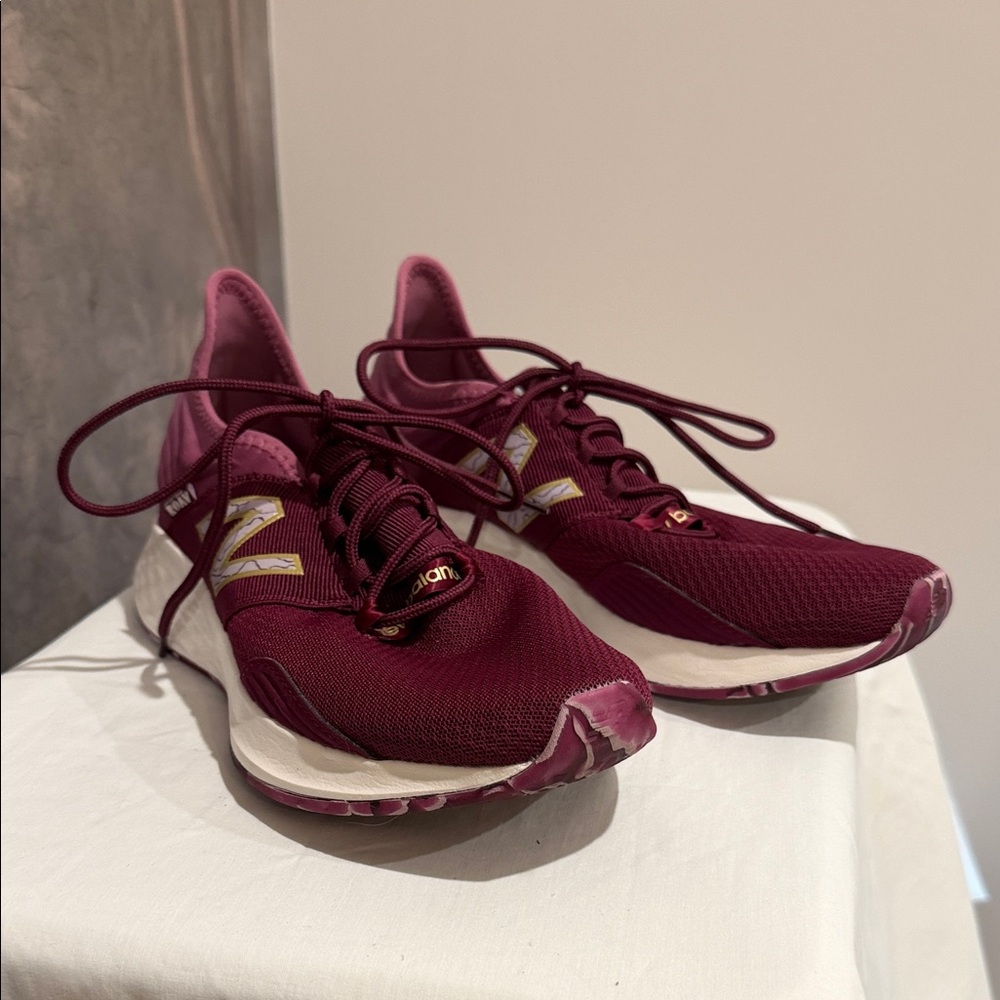 New Balance fresh foam running shoe size 9.5 like new burgundy maroon